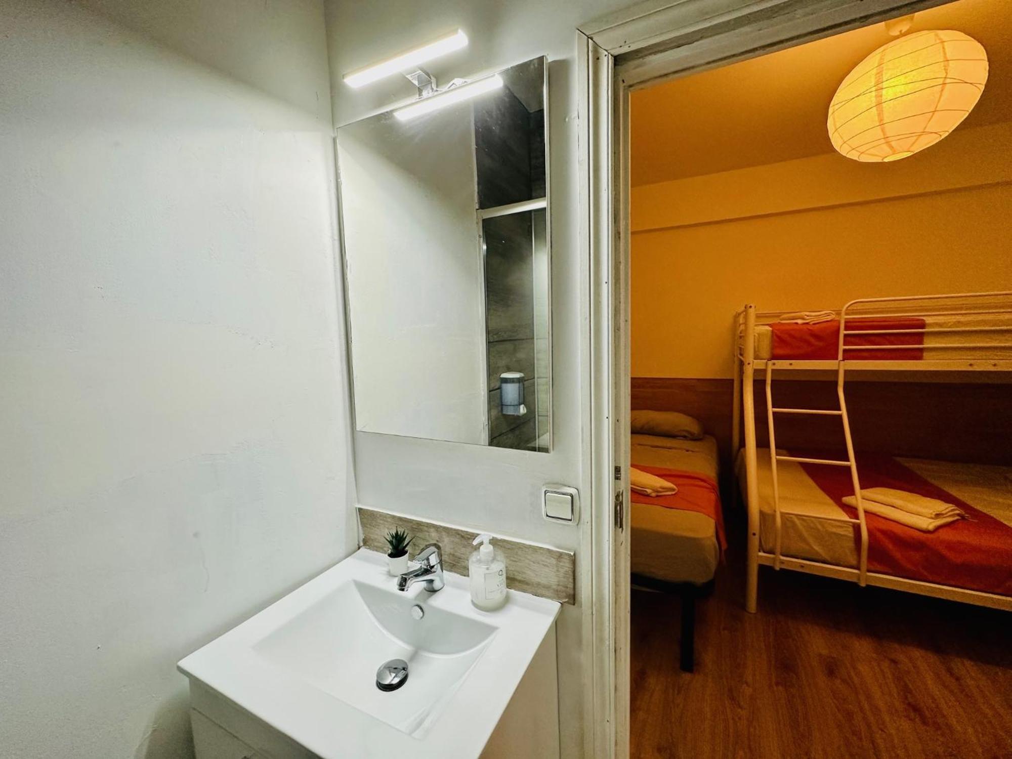 Punta Me Rooms In Madrid Downtown Exterior photo